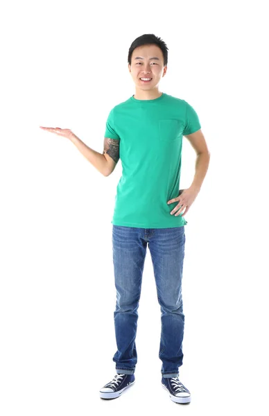 Asiático homem em branco verde t-shirt — Fotografia de Stock