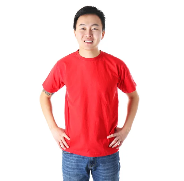 Azjatycki człowiek w puste czerwony t-shirt — Zdjęcie stockowe