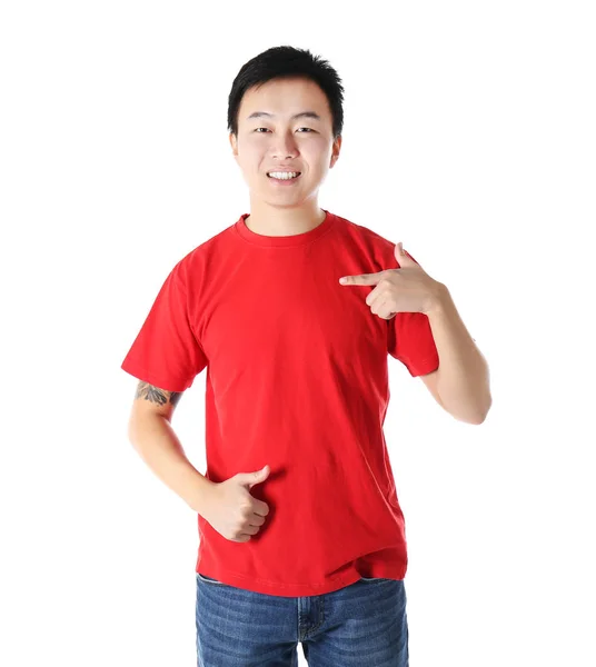 빈 빨간 t-셔츠에 있는 아시아 사람 — 스톡 사진