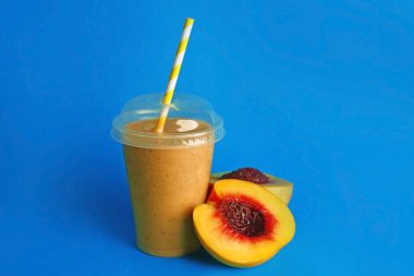 milkshake plastik kap içinde