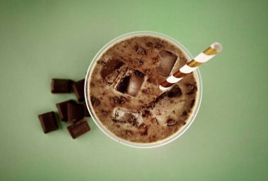 milkshake plastik kap içinde