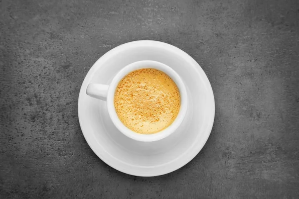 Secangkir kopi di atas meja — Stok Foto
