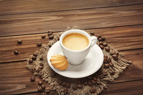 Kopje koffie en cookie — Stockfoto