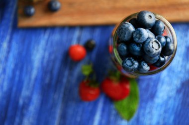 Cam Kavanoz meyve ve çilek ile