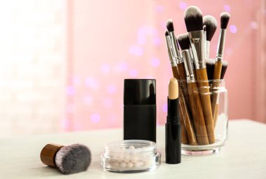 Dekoratif kozmetik kümesi