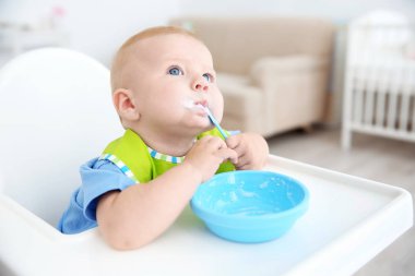 Küçük bebek mutfak kase gelen yeme