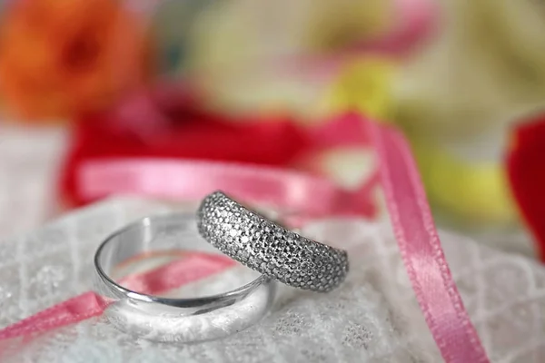 Hermosos anillos de boda —  Fotos de Stock