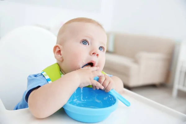 Little Baby Eating Bowl Kitchen — Stock Photo, Image