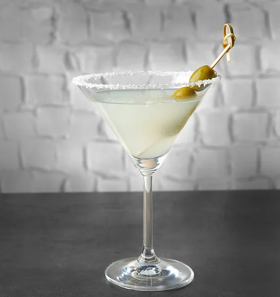 Heerlijke cocktail op tafel — Stockfoto