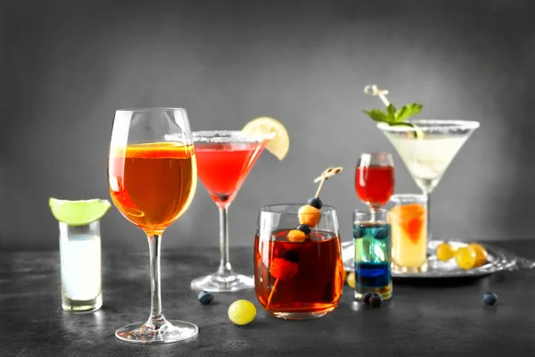 Cocktail diversi con bacche dolci — Foto Stock