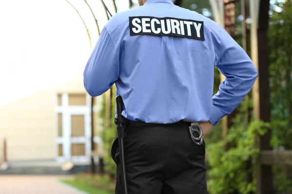 Male Security Guard Protecting House Outdoor — Stock Photo, Image