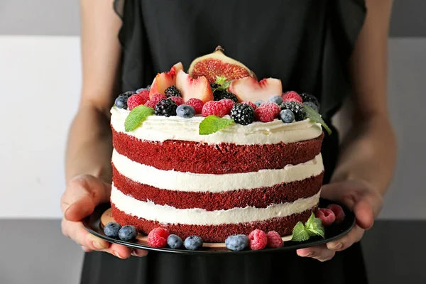 Смачний торт з ягодами — стокове фото