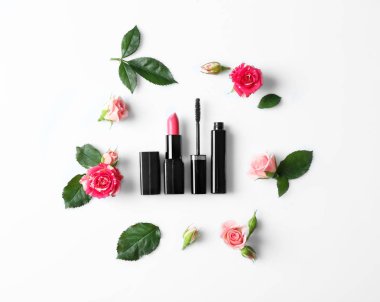 Ruj rimel ve güzel çiçekler