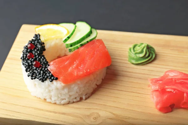 Вкусный пончик суши — стоковое фото