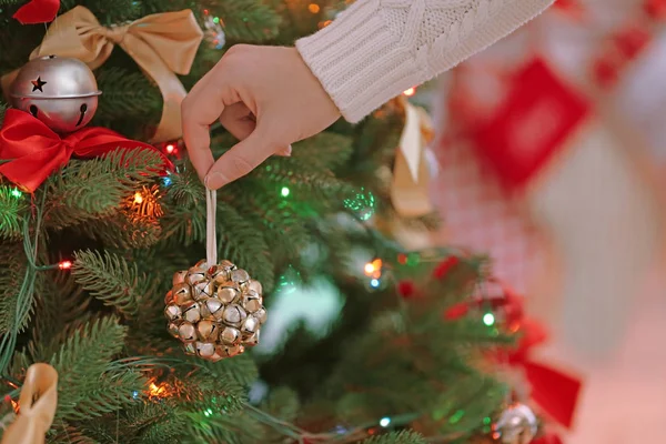 Décoration à la main arbre de Noël — Photo