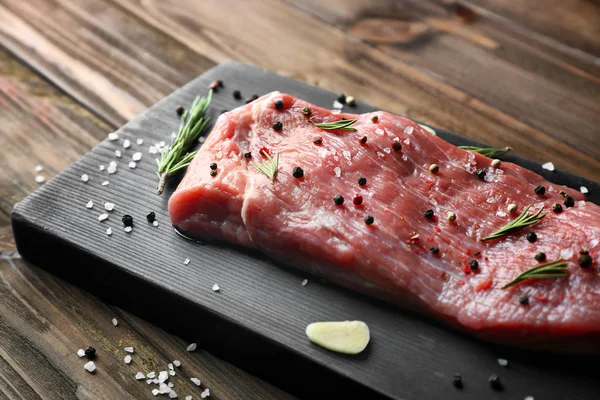 Deliziosa bistecca con rosmarino aromatico — Foto Stock