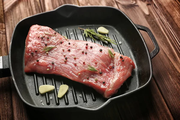 Aromatik rosemary ile lezzetli biftek