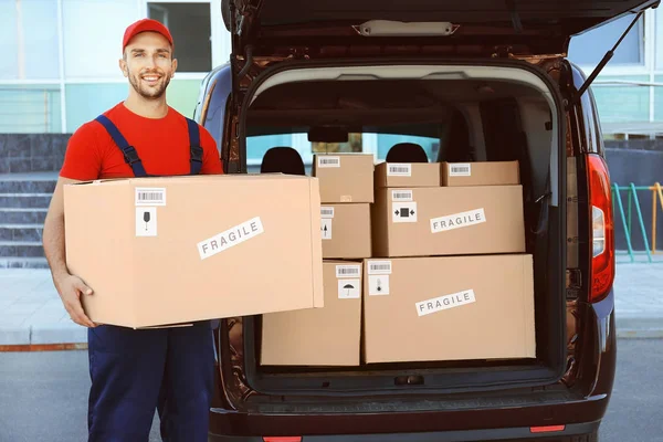 Delivery man holding package — Stock Photo, Image