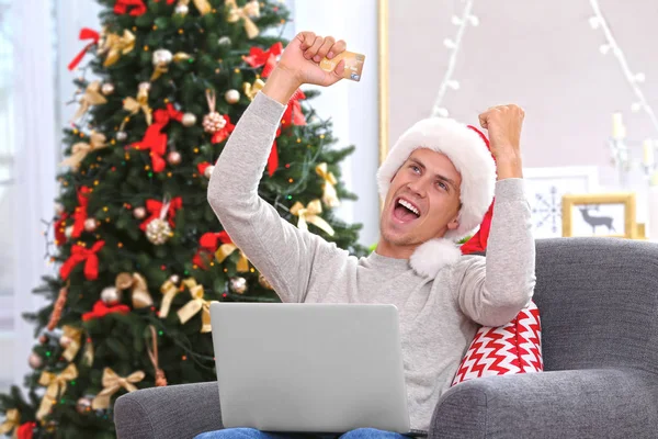 Man shopping online — Stock Photo, Image