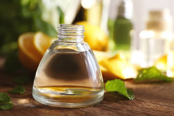 Aceite esencial con menta y limón — Foto de Stock