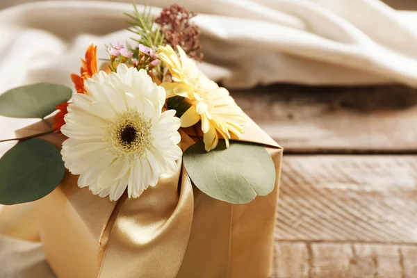 Caja decorada con flores — Foto de Stock