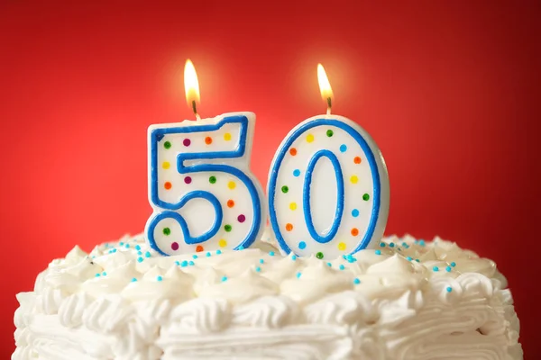 Torta di compleanno con candele — Foto Stock