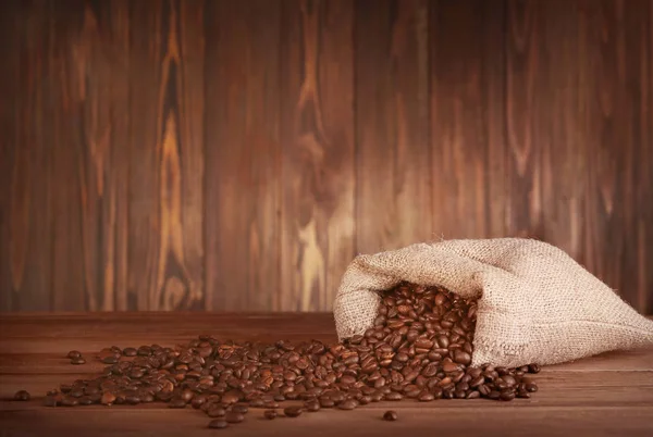 Гаманець зі смаженими кавовими зернами — стокове фото