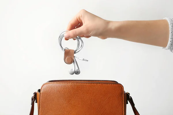 Usage example of multifunctional magnetic clip — Stock Photo, Image