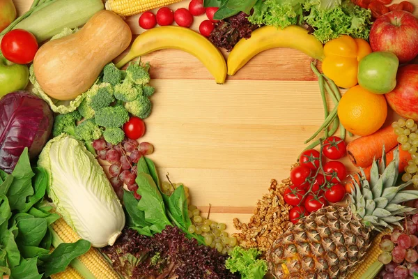 Szív képkeret, gyümölcsök és zöldségek — Stock Fotó