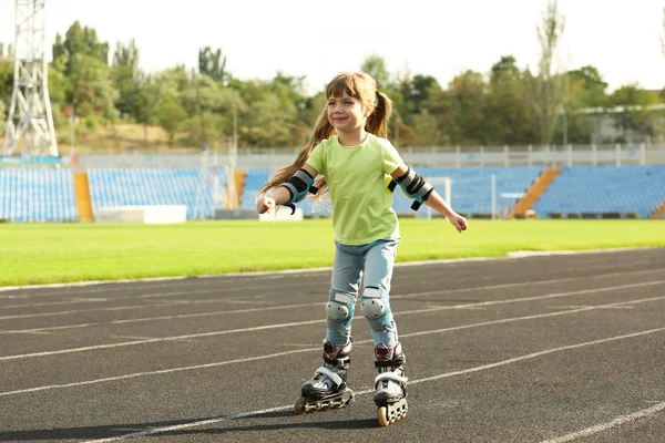 Cute little girl on roller skates — Stock Photo, Image
