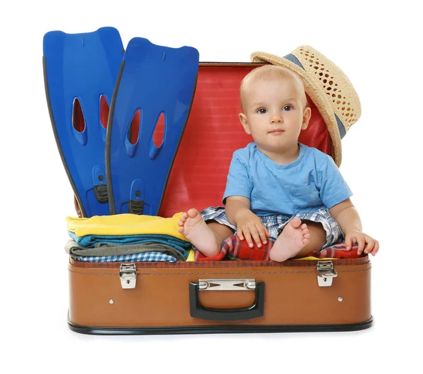 Дитина сидить у валізі — стокове фото