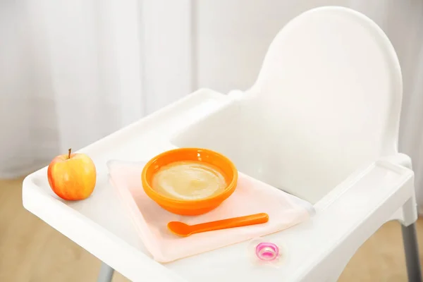 Highchair with healthy baby food — Stock Photo, Image