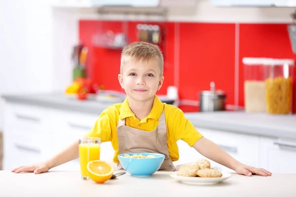 Boy having breakfast — Stock Photo, Image