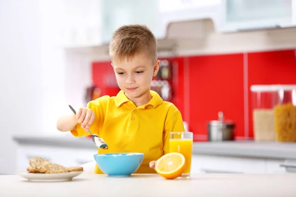 Boy having breakfast — Stock Photo, Image