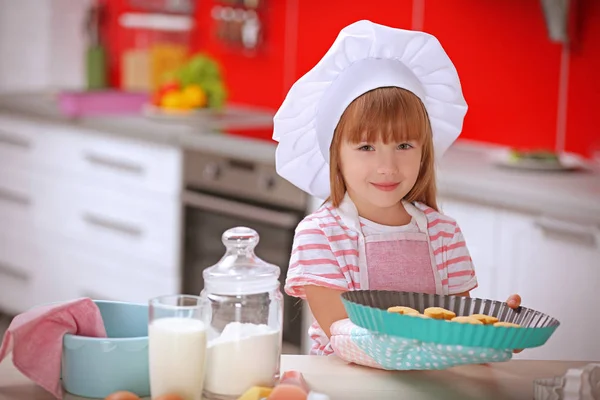 Little girl cooking — Stock Photo, Image