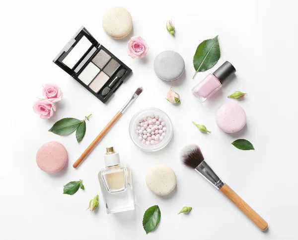 Make-up Kosmetik mit Makronen — Stockfoto