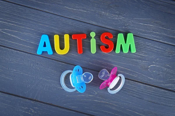 Wort Autismus mit Schnuller — Stockfoto