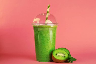 Lezzetli kivi milkshake