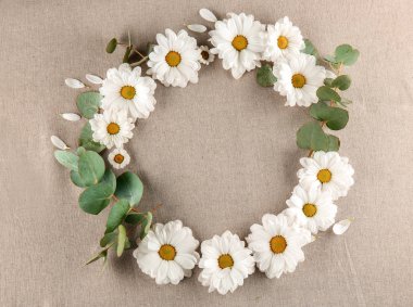 Güzel çiçek çelengi.