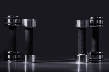 Dört metal halter 