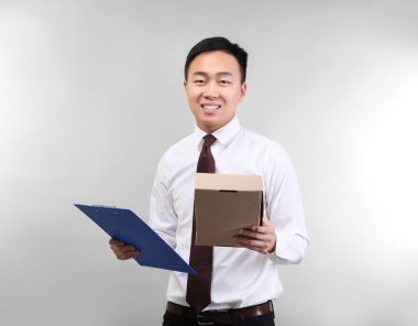 Pano ile Asyalı adam