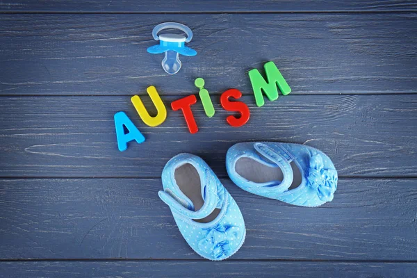 Word otizm emzik ve ayakkabı ile 