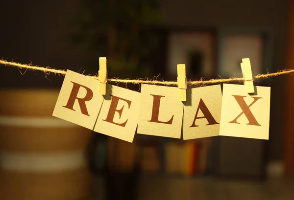 Slovo Relax z karet s tištěných písmen — Stock fotografie