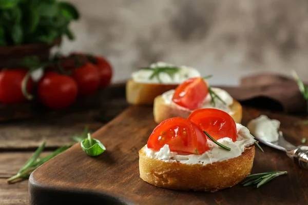 Delicious bruschetta with tomatoes — Stock Photo, Image
