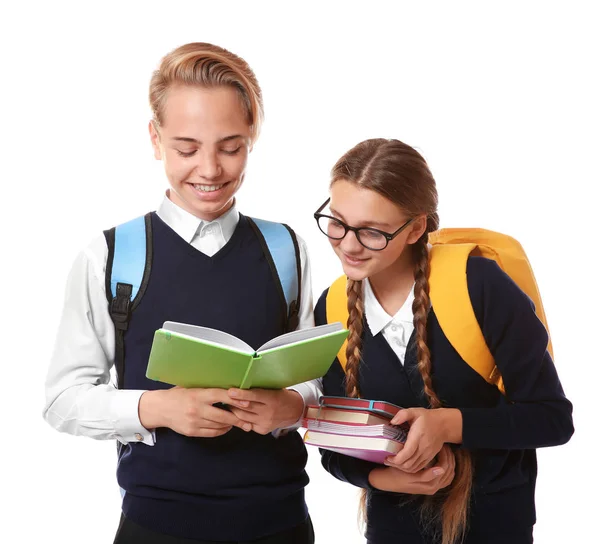 Tieners met rugzakken met boeken — Stockfoto
