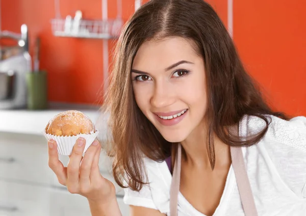 Mujer bastante joven — Foto de Stock