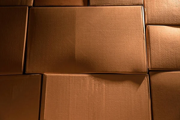 Бежевые картонные коробки — стоковое фото