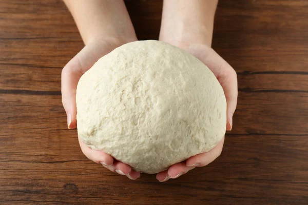 çiğ hamur holding eller