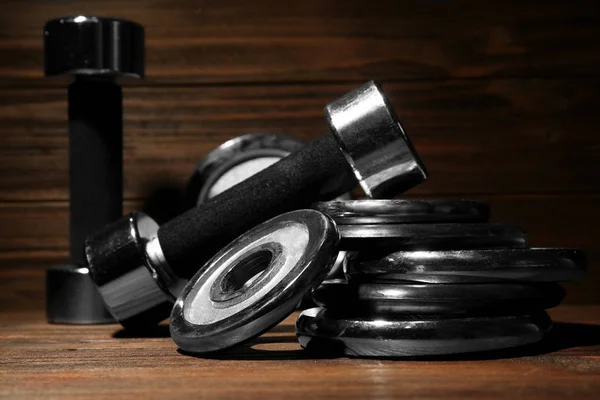 Dumbbells and weight plates — Stock Photo, Image