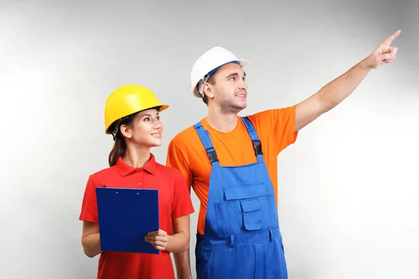 Warehouse Workers Clipboard Discussing Something Light Background — Stock Photo, Image